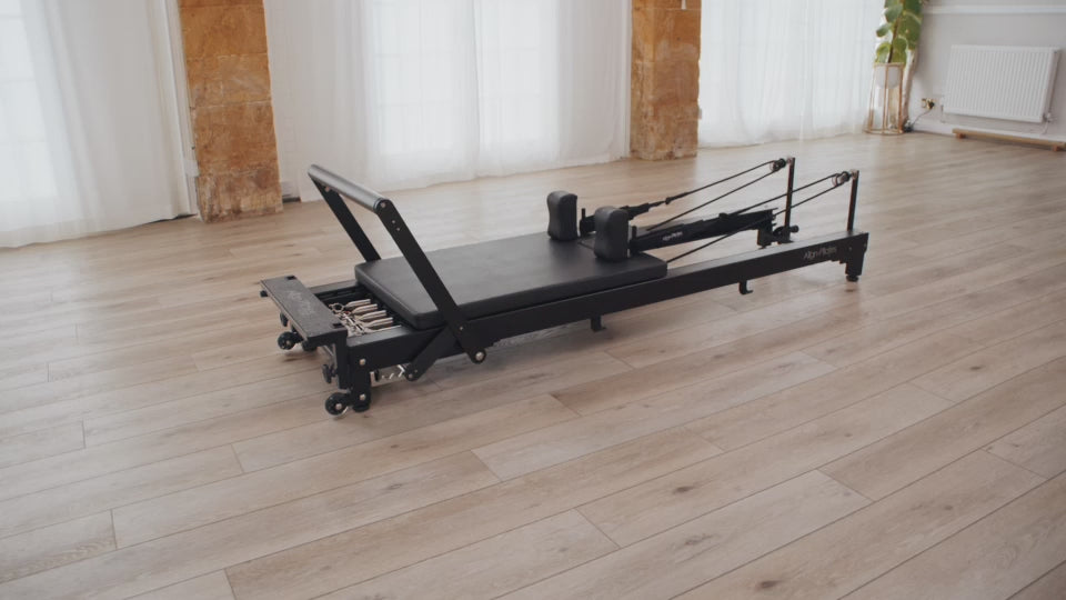 Align-Pilates: C8-Pro Pilates Reformer – Noir/Black.